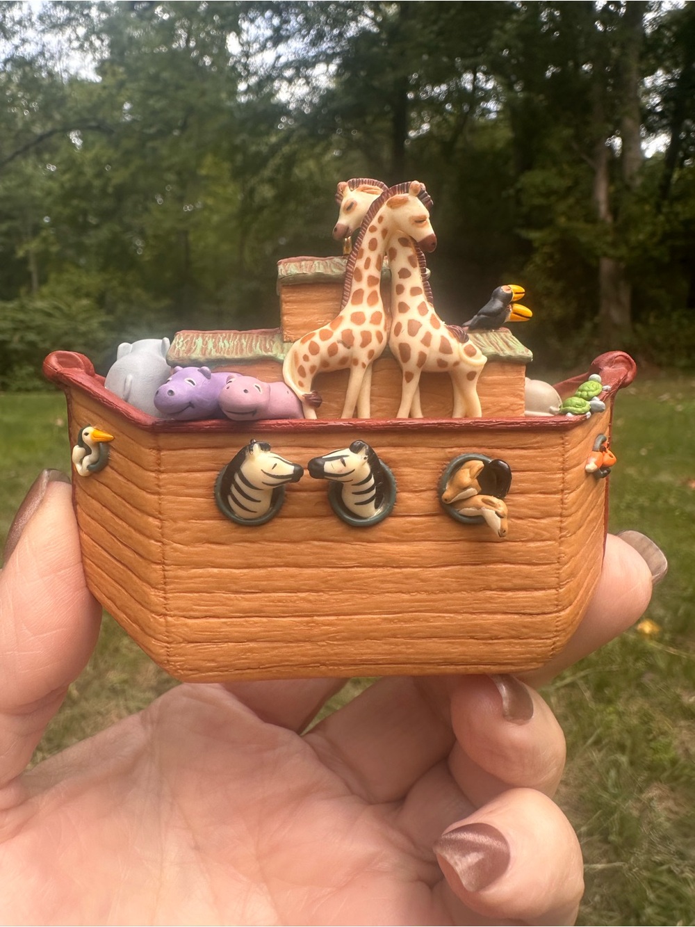 2005 Hallmark Keepsake "Noah's Ark" Magic Movement
Christmas Ornament.